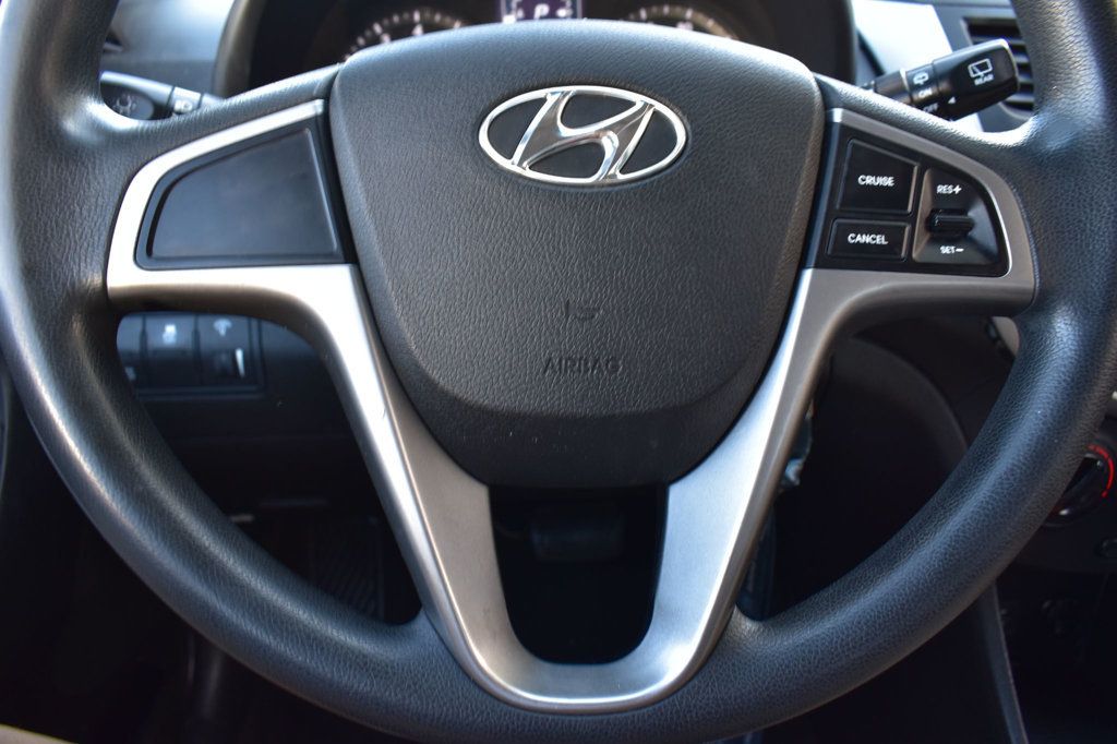 2017 Hyundai Accent SE Hatchback Automatic - 23100114 - 27