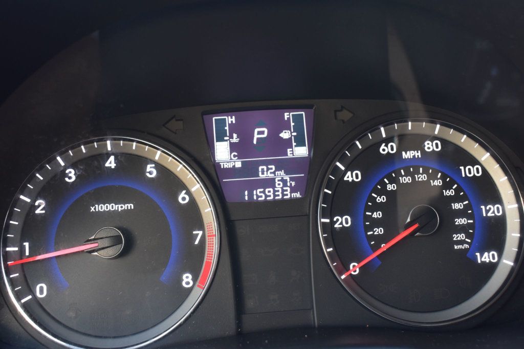2017 Hyundai Accent SE Hatchback Automatic - 23100114 - 28