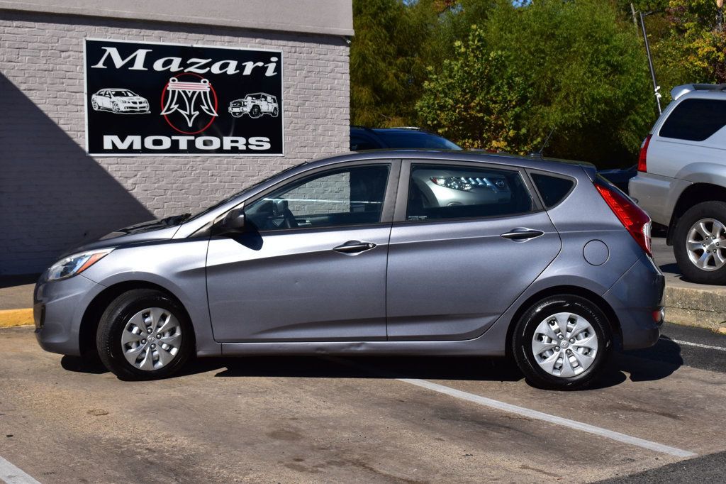 2017 Hyundai Accent SE Hatchback Automatic - 23100114 - 2