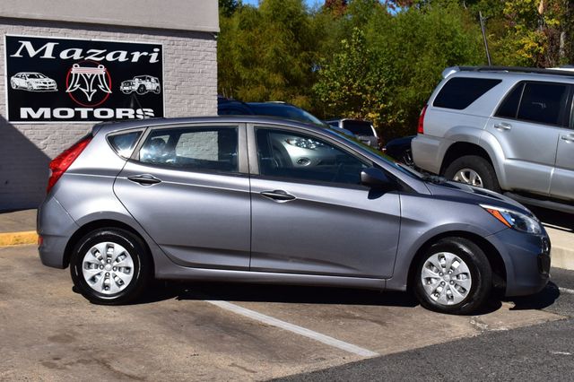 2017 Hyundai Accent SE Hatchback Automatic - 23100114 - 3