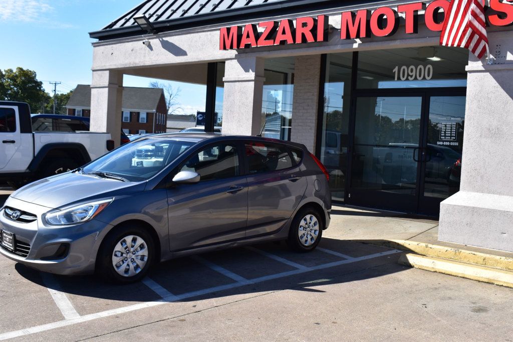 2017 Hyundai Accent SE Hatchback Automatic - 23100114 - 6