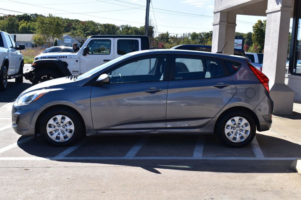 2017 Hyundai Accent SE Hatchback Automatic - 23100114 - 8