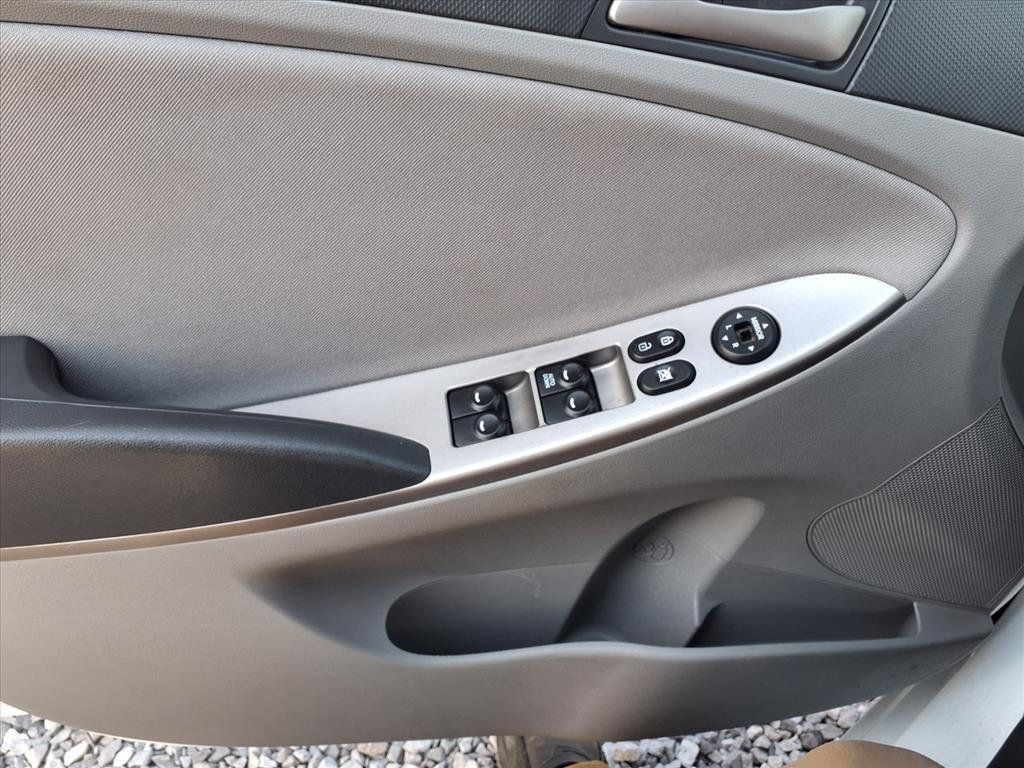 2017 Hyundai Accent SE Hatchback Automatic - 22918792 - 11