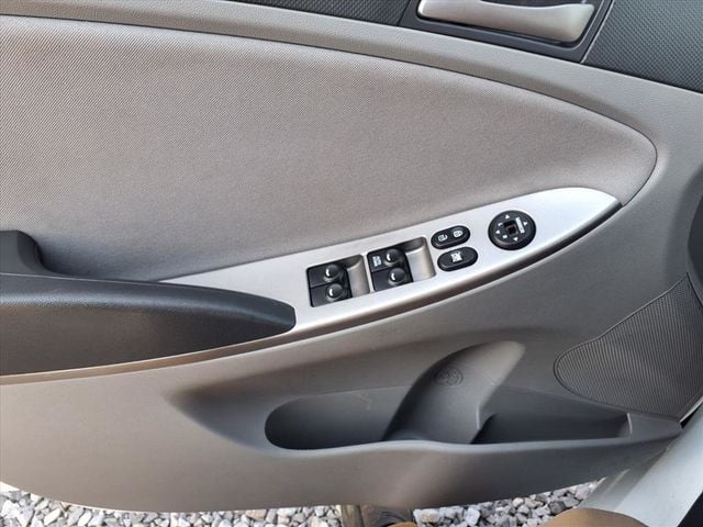 2017 Hyundai Accent SE Hatchback Automatic - 22989435 - 11