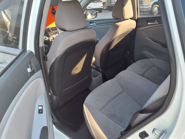 2017 Hyundai Accent SE Hatchback Automatic - 22989435 - 12