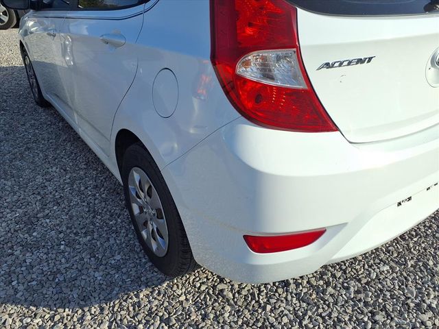 2017 Hyundai Accent SE Hatchback Automatic - 22989435 - 13