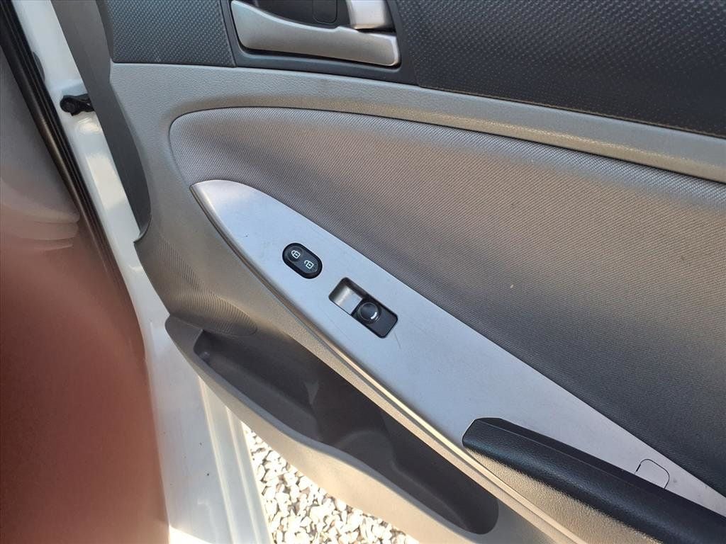 2017 Hyundai Accent SE Hatchback Automatic - 22989435 - 17