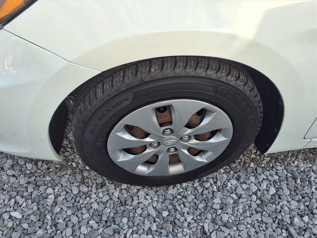 2017 Hyundai Accent SE Hatchback Automatic - 22989435 - 4