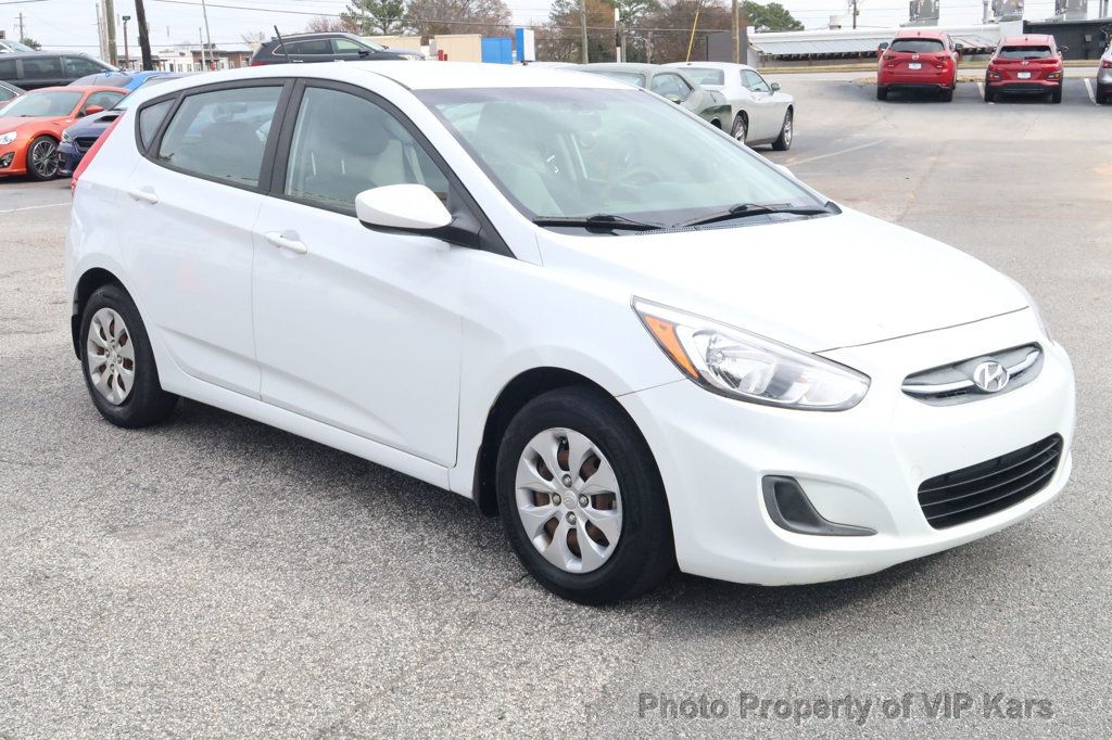 2017 Hyundai Accent SE Hatchback Manual - 22710471 - 3