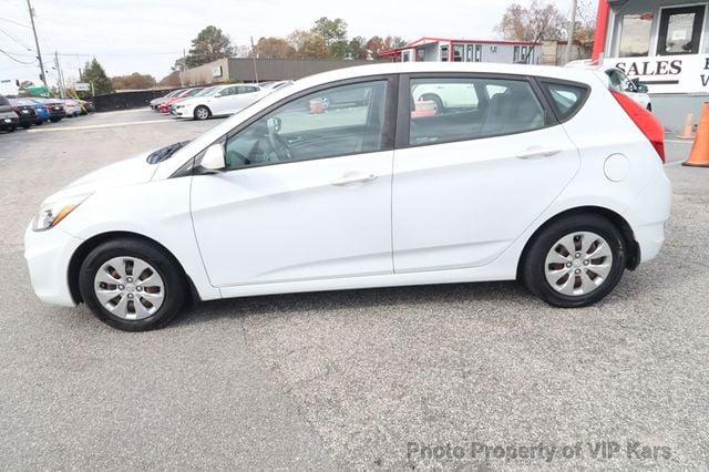 2017 Hyundai Accent SE Hatchback Manual - 22710471 - 4