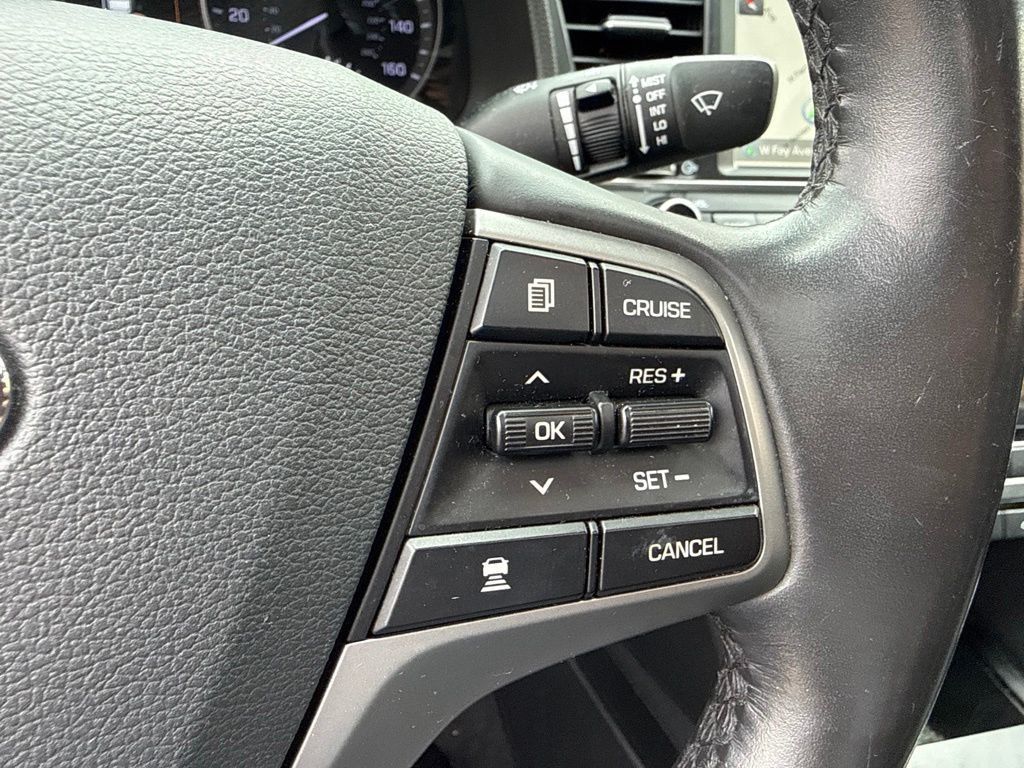 2017 Hyundai Elantra Limited 2.0L Automatic - 23045789 - 10
