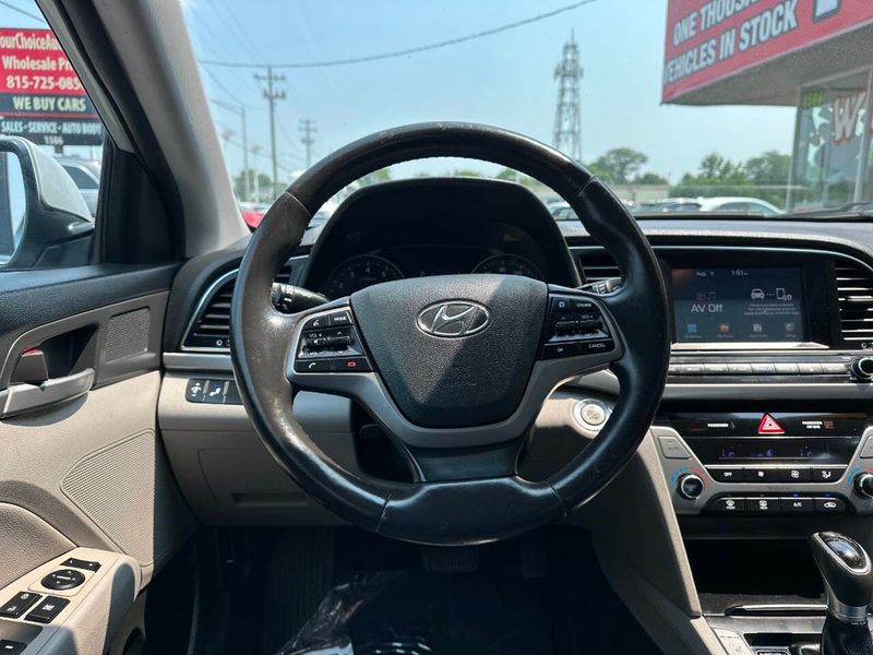 2017 Hyundai Elantra Limited 4dr Sedan - 22895287 - 14