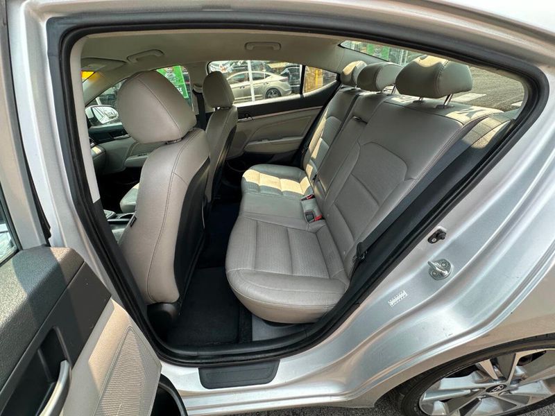 2017 Hyundai Elantra Limited 4dr Sedan - 22895287 - 15