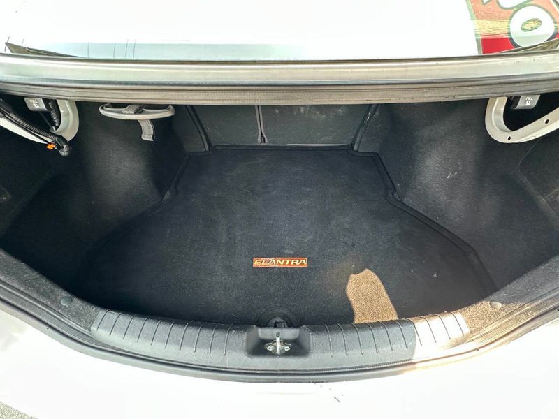 2017 Hyundai Elantra Limited 4dr Sedan - 22895287 - 17