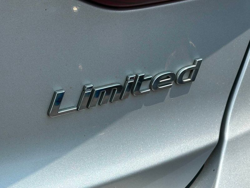 2017 Hyundai Elantra Limited 4dr Sedan - 22895287 - 18