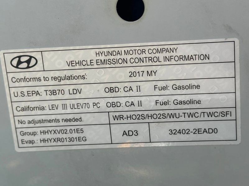 2017 Hyundai Elantra Limited 4dr Sedan - 22895287 - 30