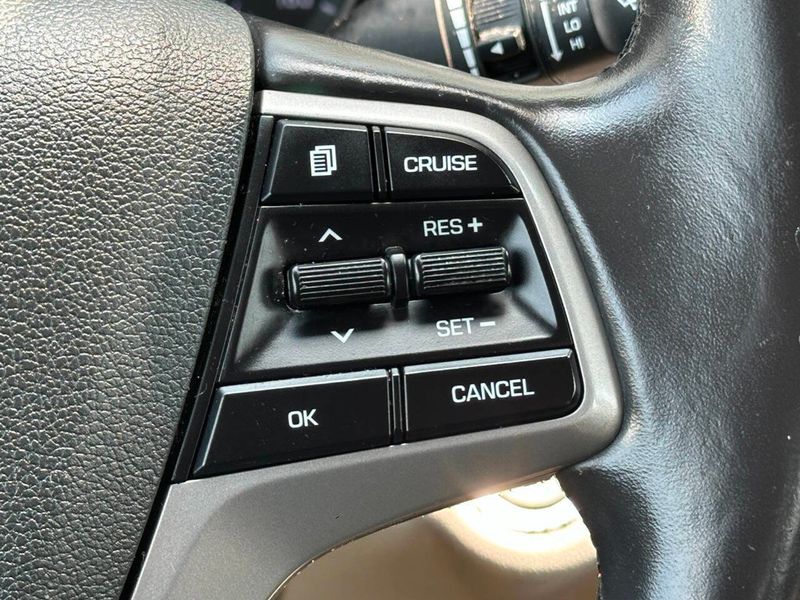 2017 Hyundai Elantra Limited 4dr Sedan - 22895287 - 31