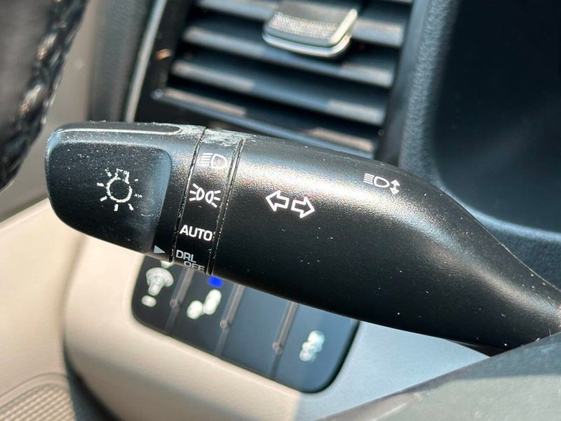 2017 Hyundai Elantra Limited 4dr Sedan - 22895287 - 33