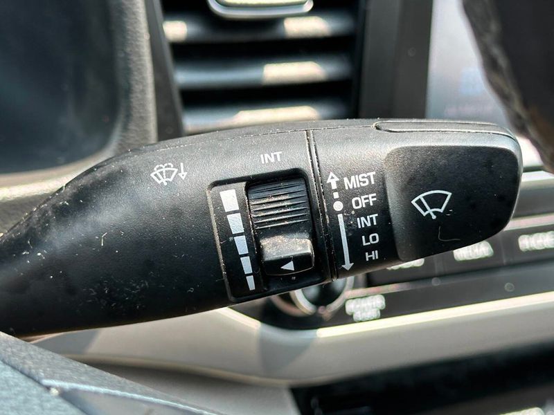 2017 Hyundai Elantra Limited 4dr Sedan - 22895287 - 34