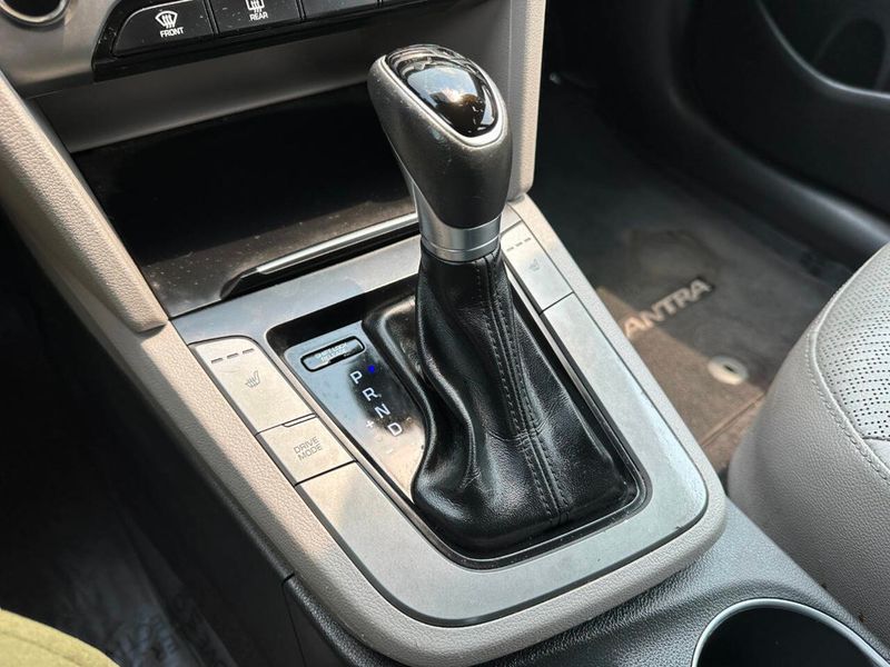 2017 Hyundai Elantra Limited 4dr Sedan - 22895287 - 42