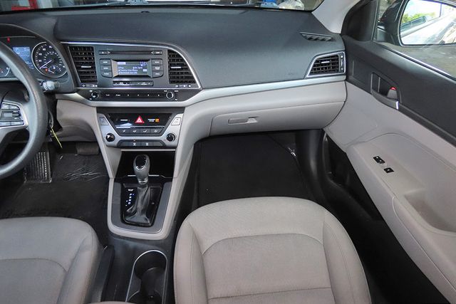 2017 HYUNDAI ELANTRA SE - 21737137 - 16