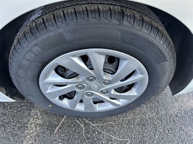 2017 Hyundai Elantra SE - 22975604 - 9