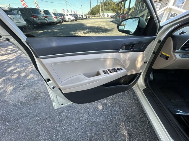 2017 Hyundai Elantra SE - 22975604 - 11