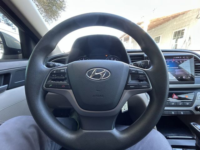 2017 Hyundai Elantra SE - 22975604 - 14