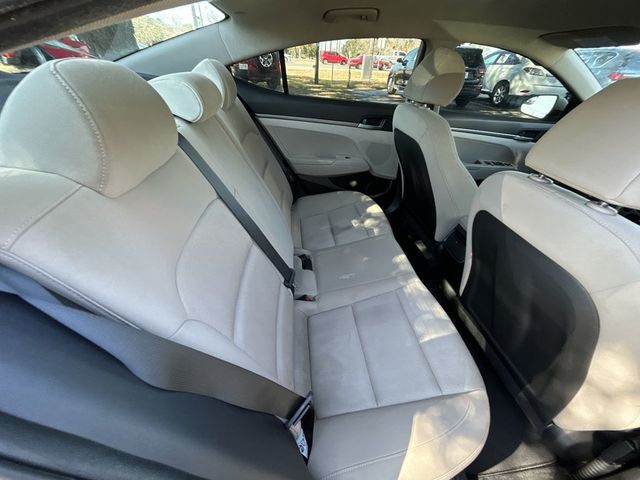2017 Hyundai Elantra SE - 22975604 - 19