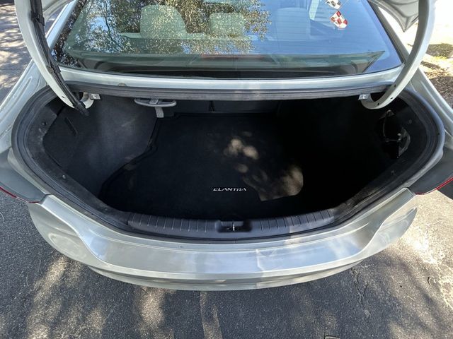 2017 Hyundai Elantra SE - 22975604 - 20