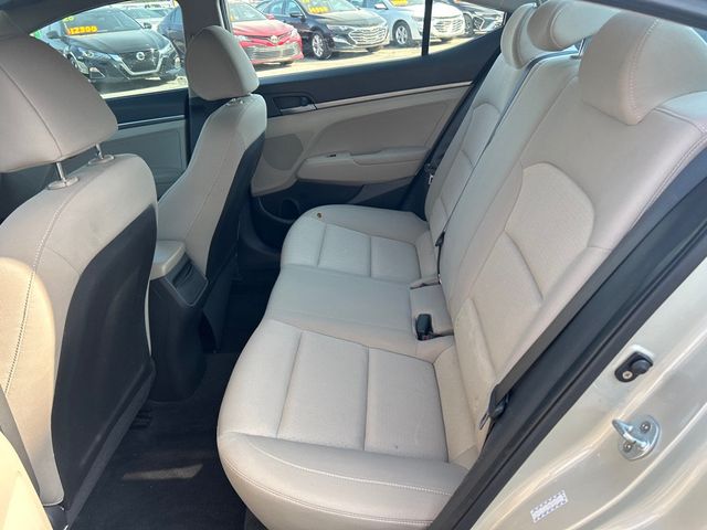 2017 Hyundai Elantra SE - 23003757 - 6