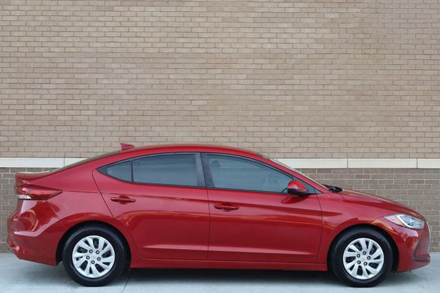 2017 Hyundai Elantra SE - 23060185 - 1
