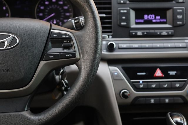 2017 Hyundai Elantra SE - 23060185 - 29