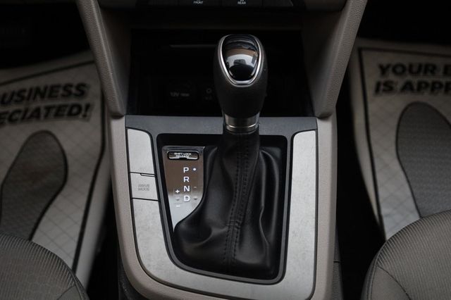 2017 Hyundai Elantra SE - 23060185 - 35