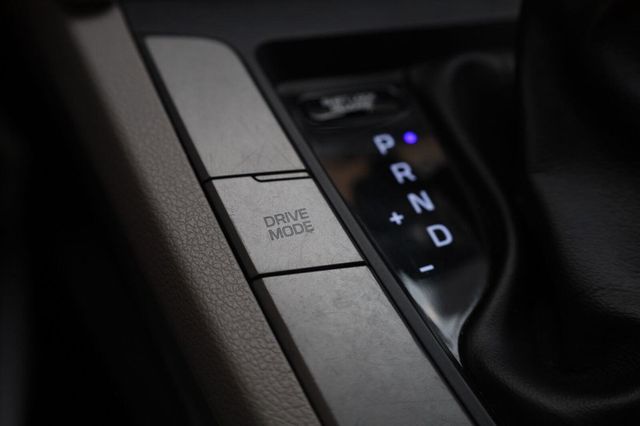 2017 Hyundai Elantra SE - 23060185 - 38