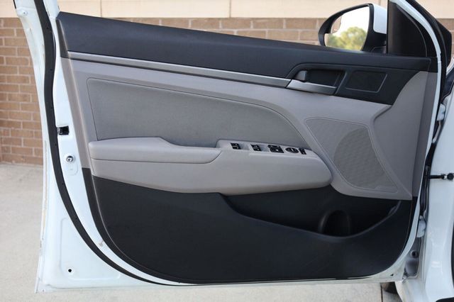 2017 Hyundai Elantra SE - 23075493 - 12