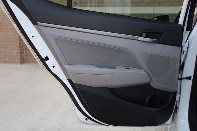 2017 Hyundai Elantra SE - 23075493 - 17