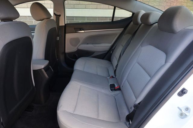 2017 Hyundai Elantra SE - 23075493 - 18