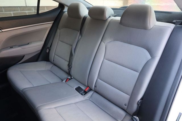 2017 Hyundai Elantra SE - 23075493 - 19