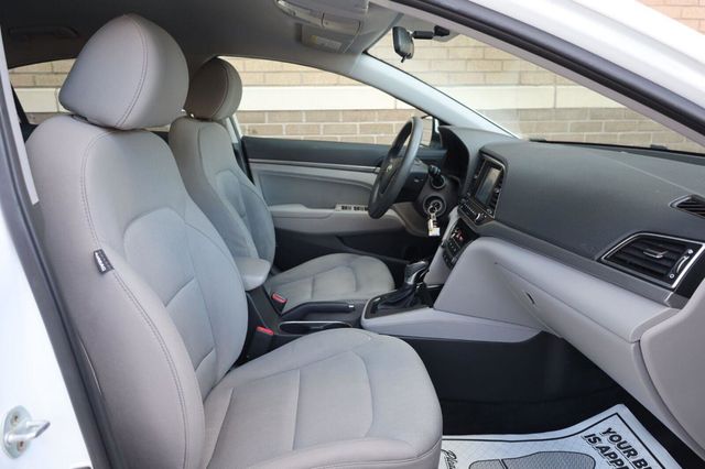 2017 Hyundai Elantra SE - 23075493 - 24