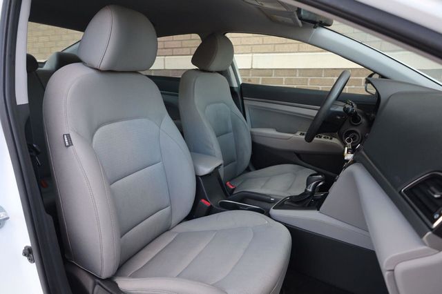 2017 Hyundai Elantra SE - 23075493 - 25
