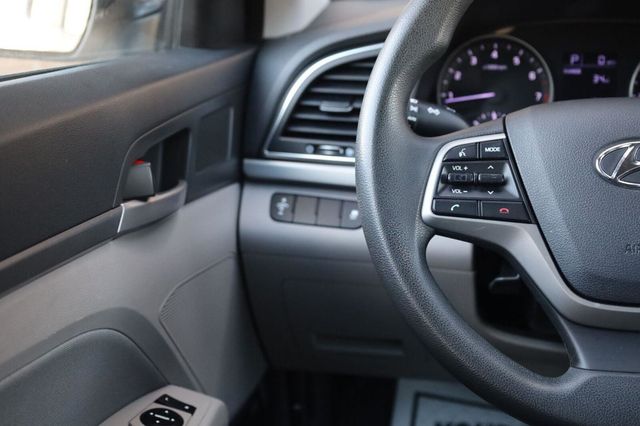 2017 Hyundai Elantra SE - 23075493 - 29
