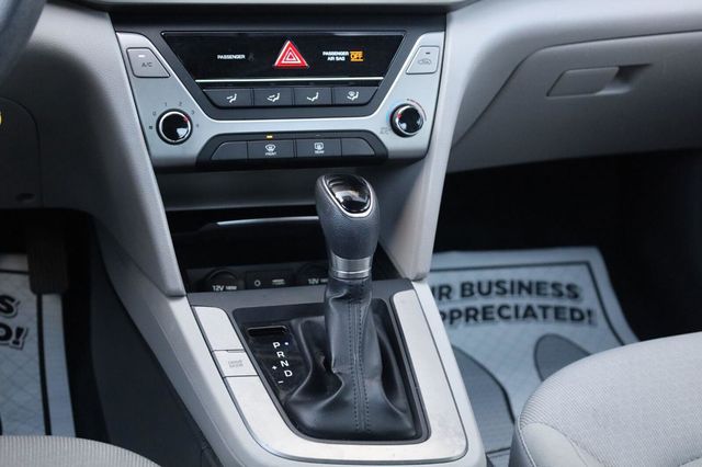 2017 Hyundai Elantra SE - 23075493 - 38