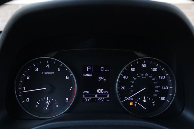 2017 Hyundai Elantra SE - 23075493 - 40