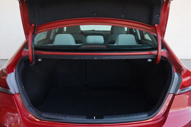 2017 Hyundai Elantra SE - 23079124 - 13