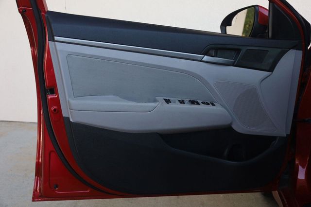 2017 Hyundai Elantra SE - 23079124 - 14