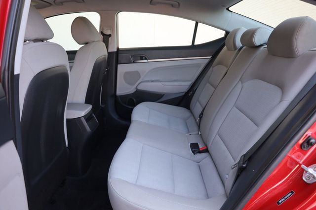2017 Hyundai Elantra SE - 23079124 - 18