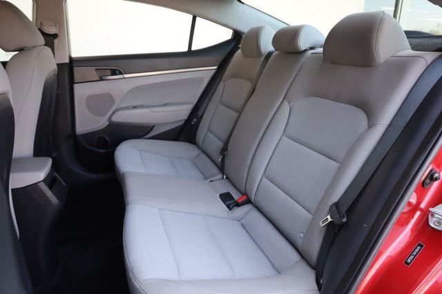 2017 Hyundai Elantra SE - 23079124 - 19