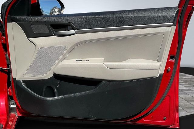 2017 Hyundai Elantra SE - 22842149 - 13