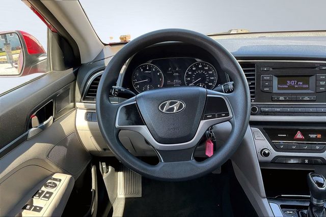 2017 Hyundai Elantra SE - 22842149 - 17